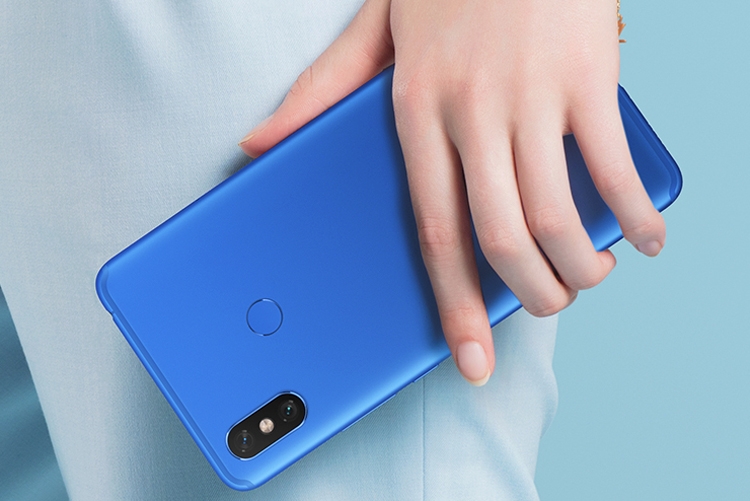 Начинаются продажи смартфона Xiaomi Mi Max 3 в глубоком синем цвете