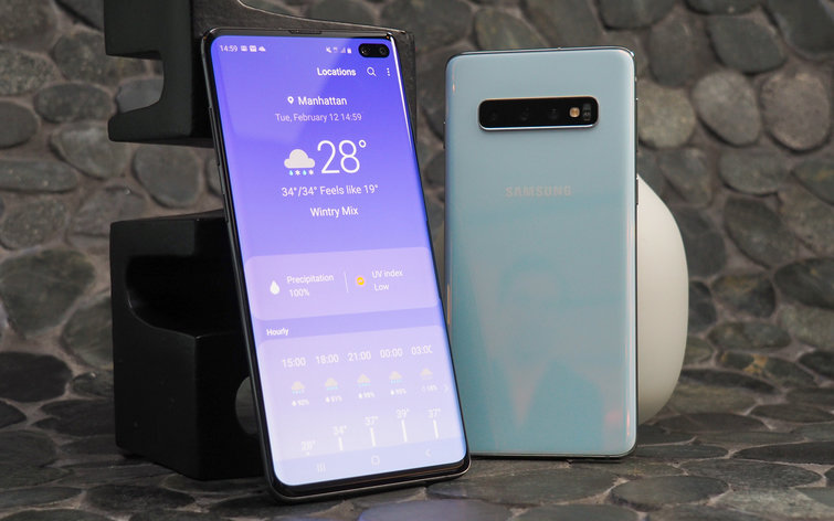 Hands-on Galaxy S10 Review: No Notch and Three Cameras Set