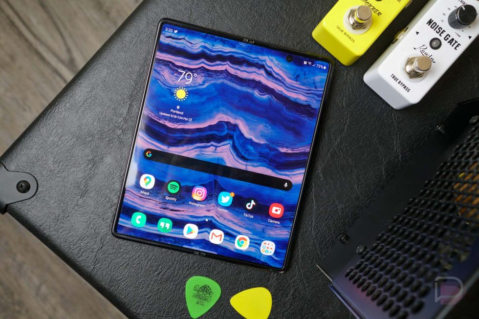 Galaxy Fold 2 Review: Couch Lovers, This is Your Phone!