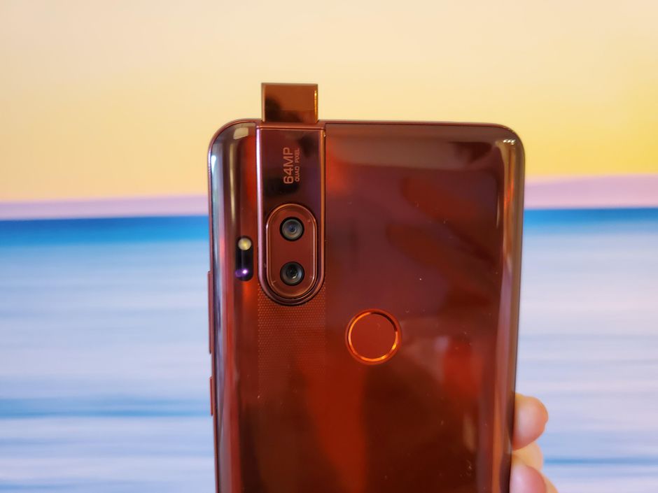 Motorola One Hyper has a 32-megapixel pop-up selfie camera, big