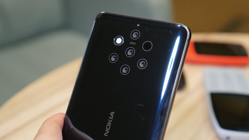 Nokia 9 PureView uses five cameras to take a photo - BBC News