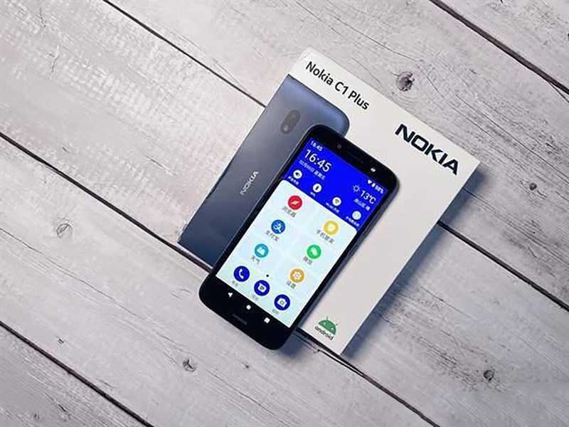 On hand Nokia C1 Plus: Smartphone with simple design, big letters